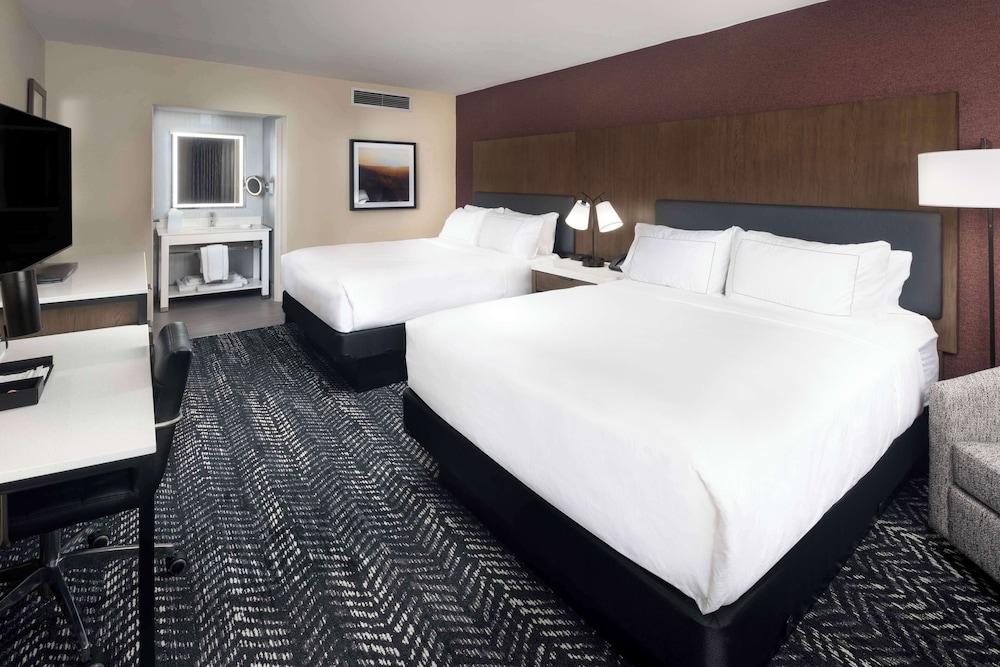 DoubleTree by Hilton Manhattan, KS