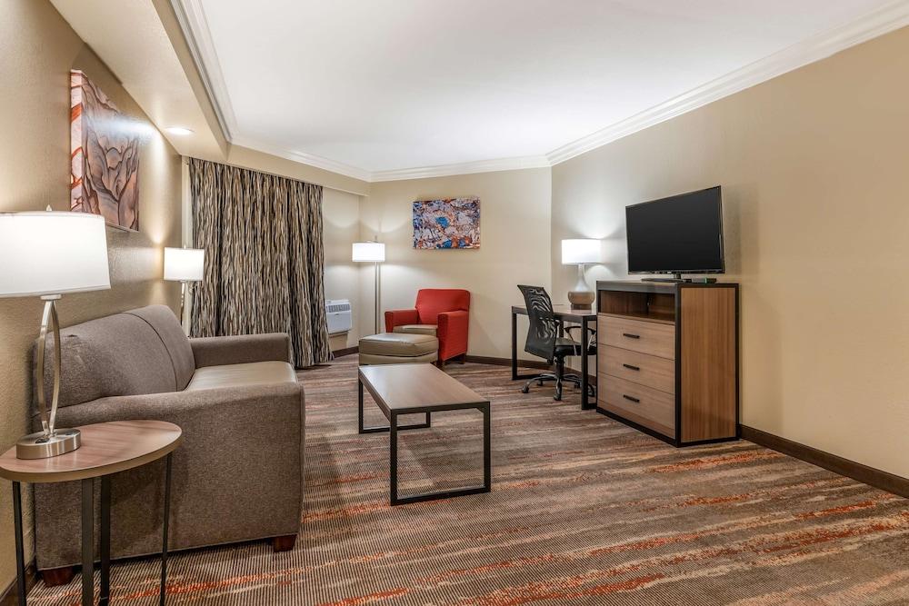 Best Western Plus Wine Country Inn & Suites