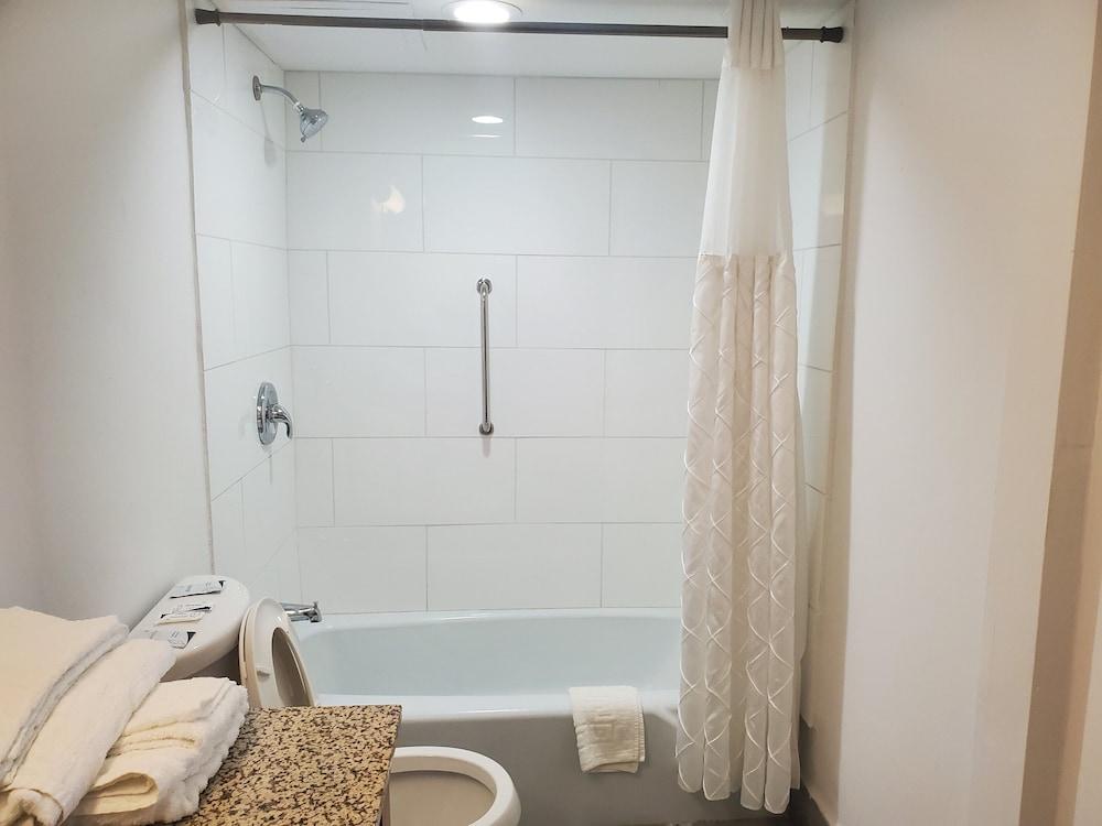 Deerfield Inn & Suites