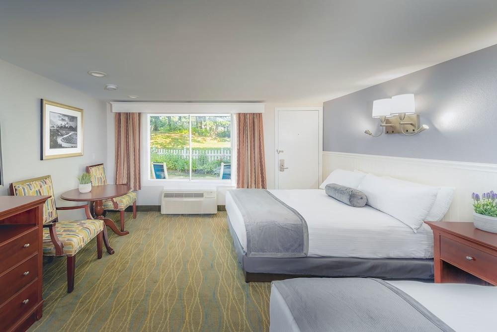 Red Jacket Mountain View and Indoor Water Park