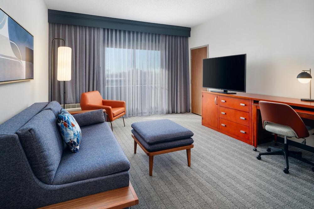 Courtyard by Marriott Columbus Worthington