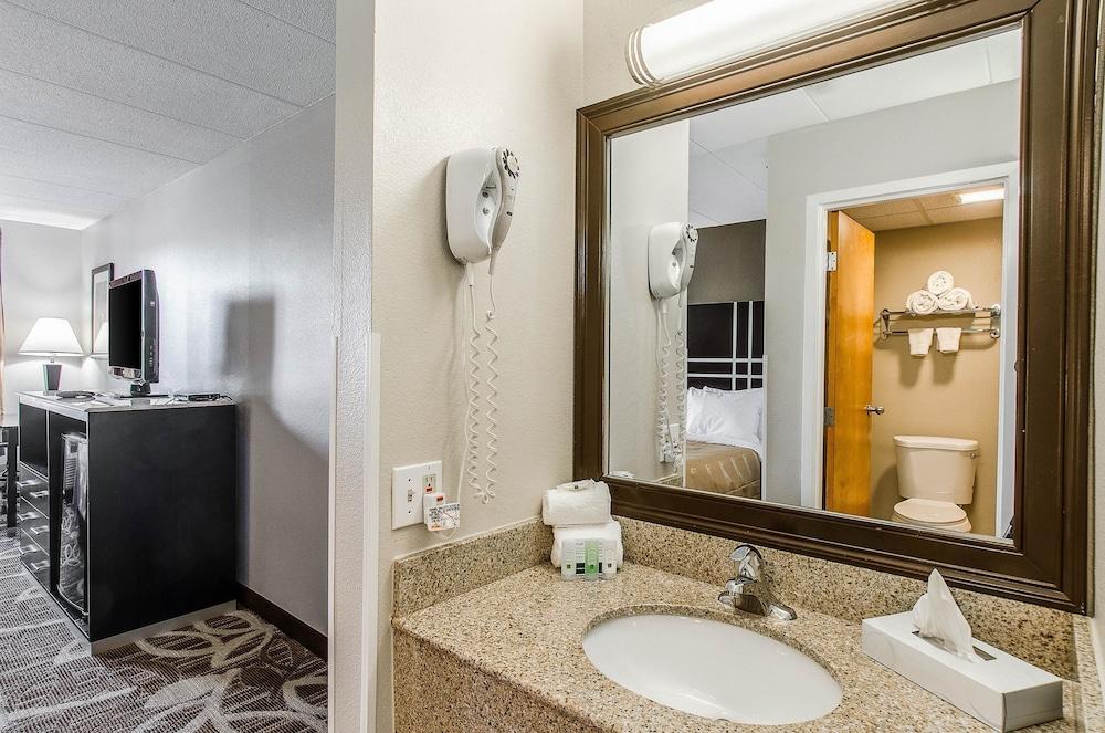 Red Roof Inn & Suites Middleborough