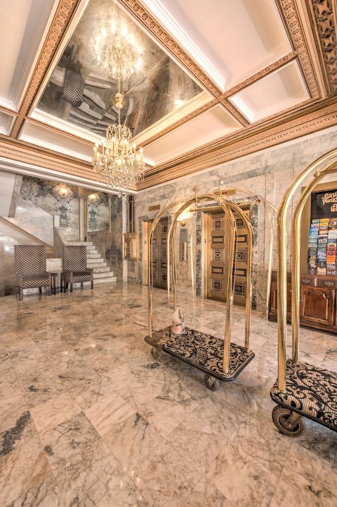 Gaslamp Plaza Suites