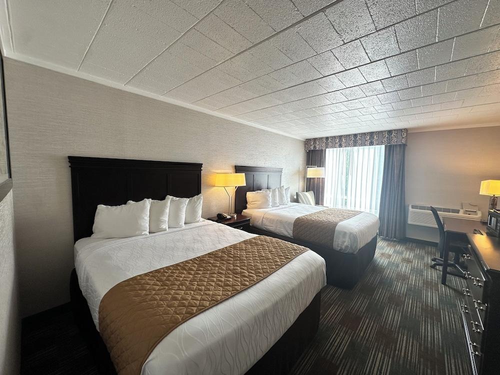 Finger Lakes Inn & Suites