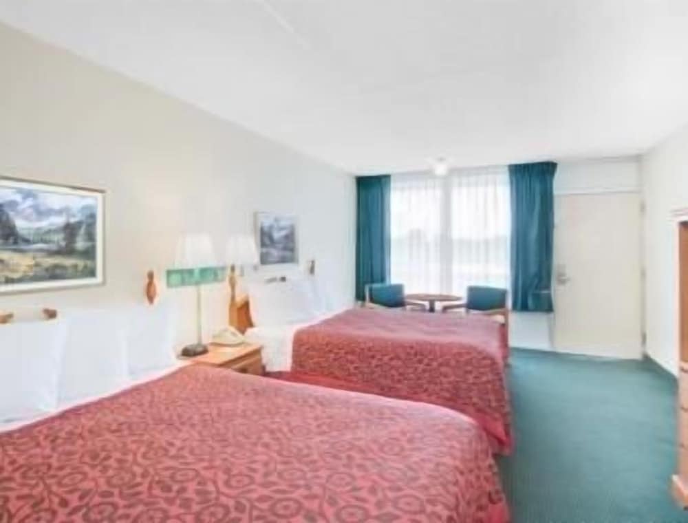 Days Inn by Wyndham Newport