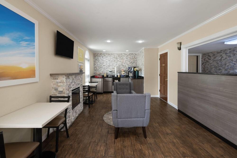 Days Inn by Wyndham Canton