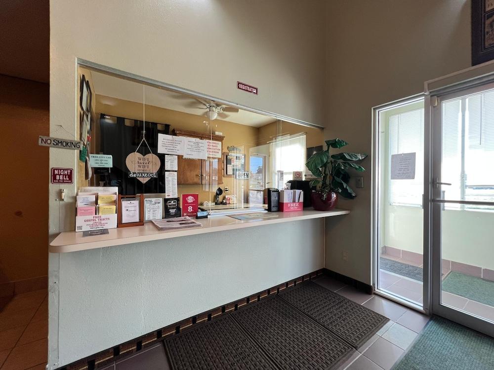 Deluxe Inn Capital O Nebraska City I 29