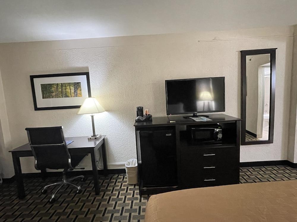 Quality Inn & Suites Cincinnati Downtown Area