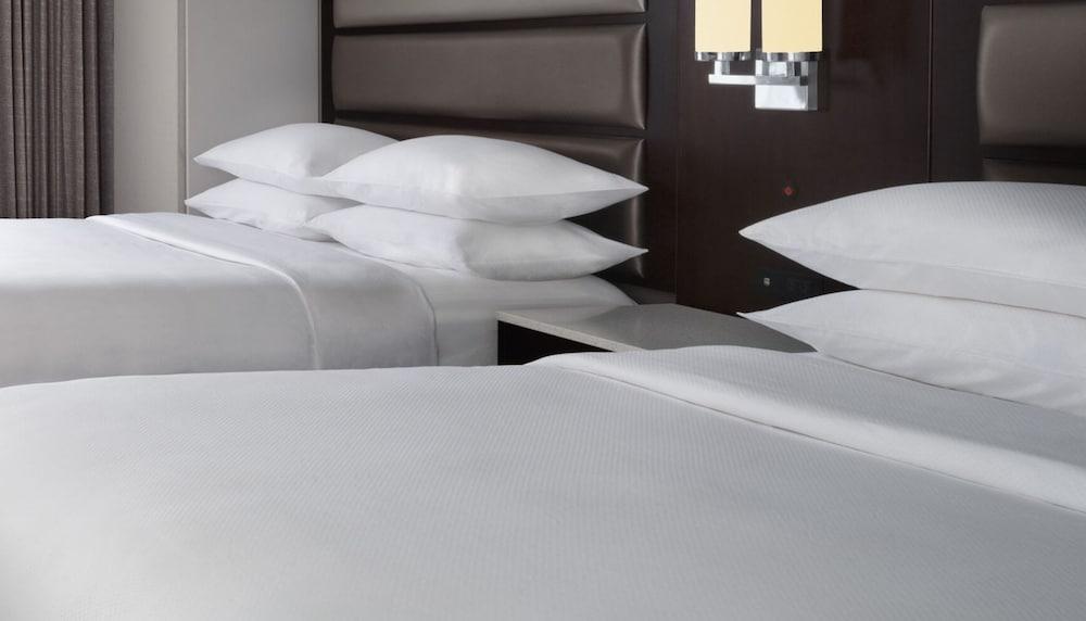 Delta Hotels by Marriott™ Jacksonville Deerwood