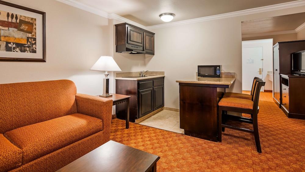 Lompoc Valley Inn and Suites