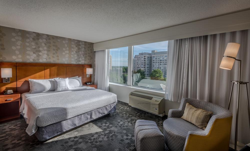 Courtyard by Marriott Bethesda/Chevy Chase