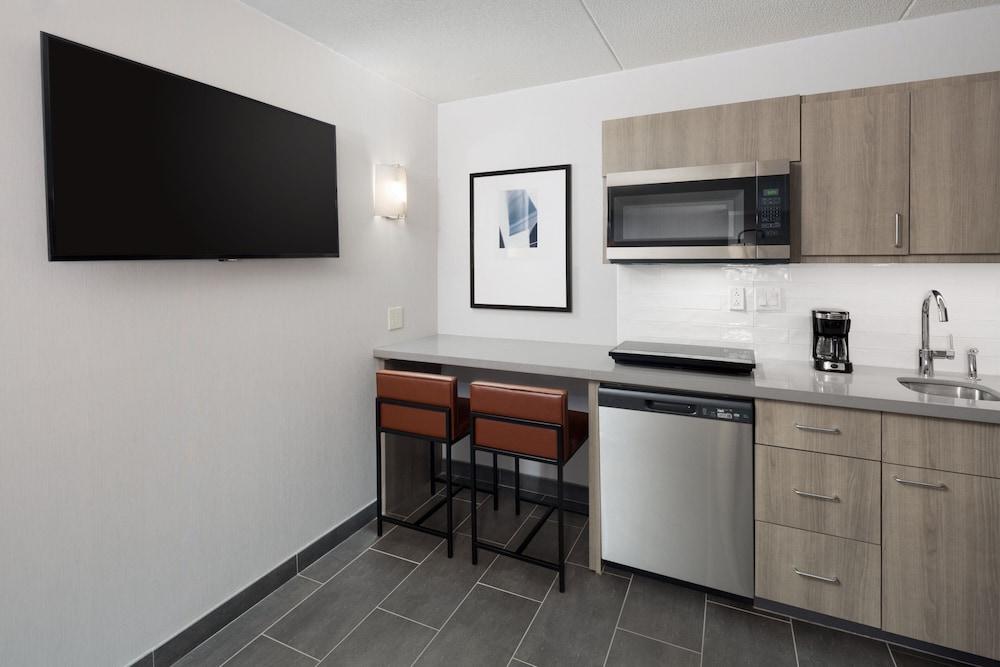 Courtyard By Marriott Shelton