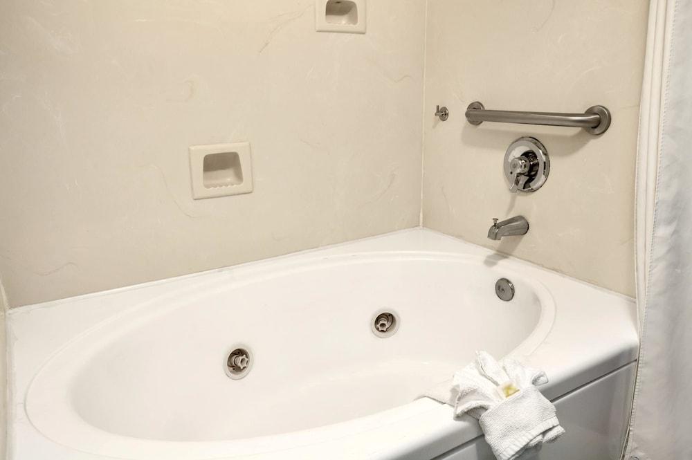 Days Inn by Wyndham Concord