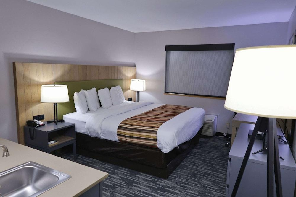 Country Inn & Suites by Radisson, Sparta, WI