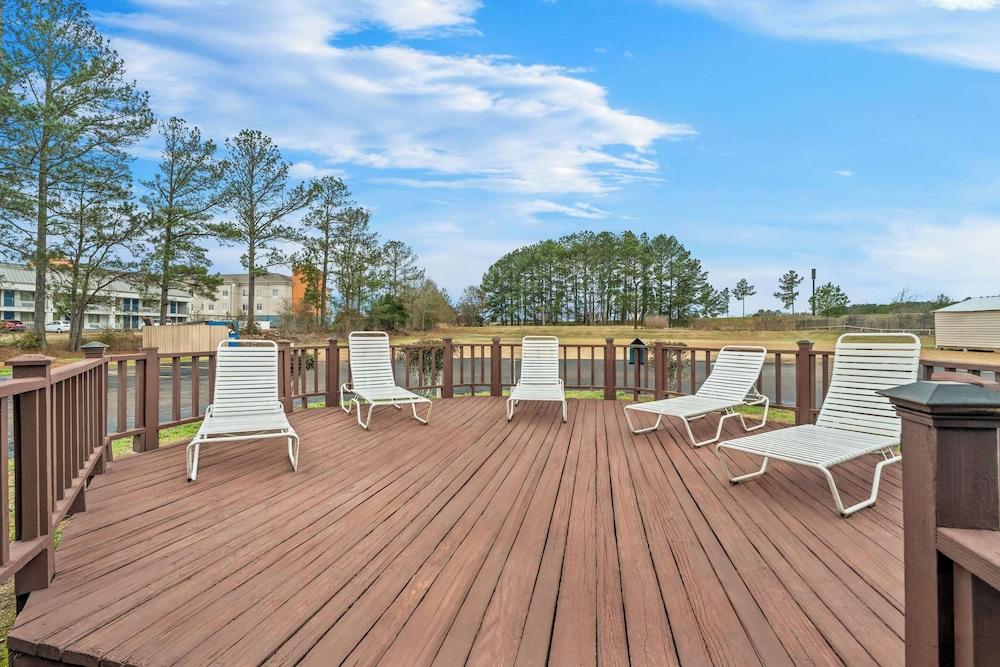 Rodeway Inn & Suites