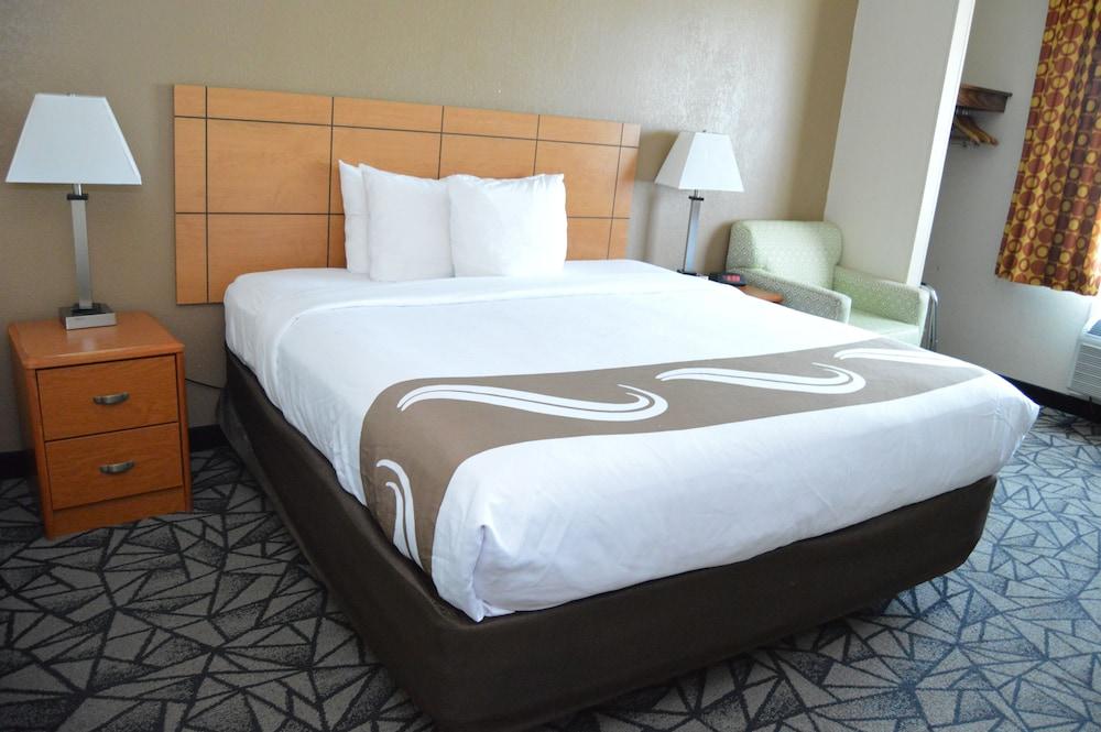 Quality Inn Coralville - Iowa River Landing