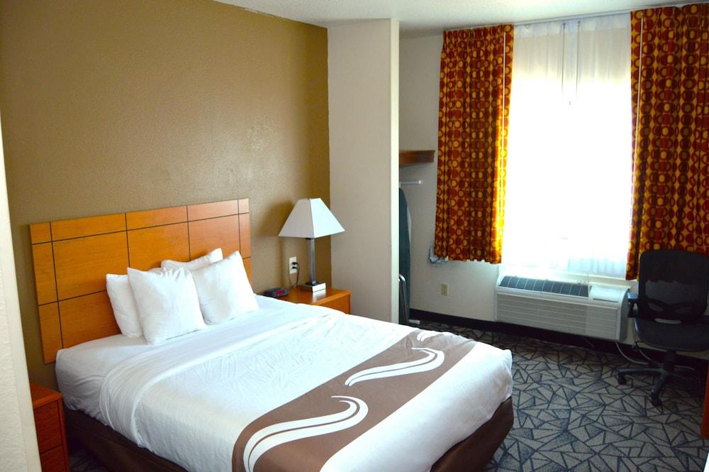 Quality Inn Coralville - Iowa River Landing