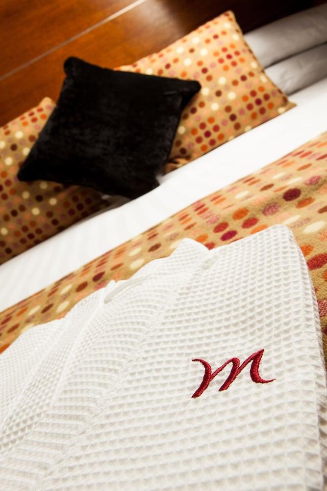 Mercure York Fairfield Manor Hotel