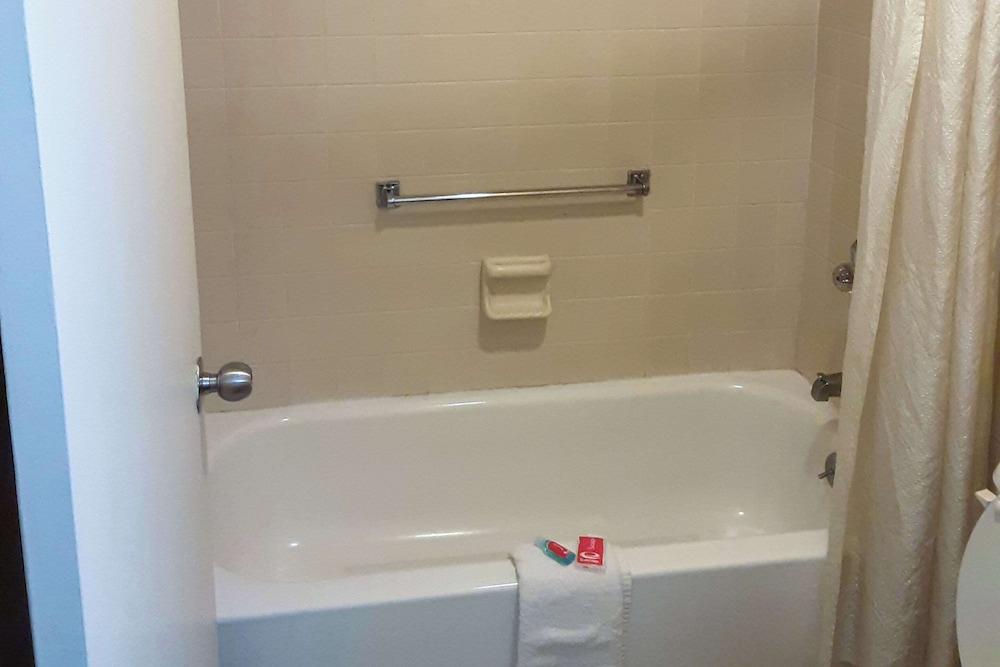 Econo Lodge Inn & Suites Griffin North