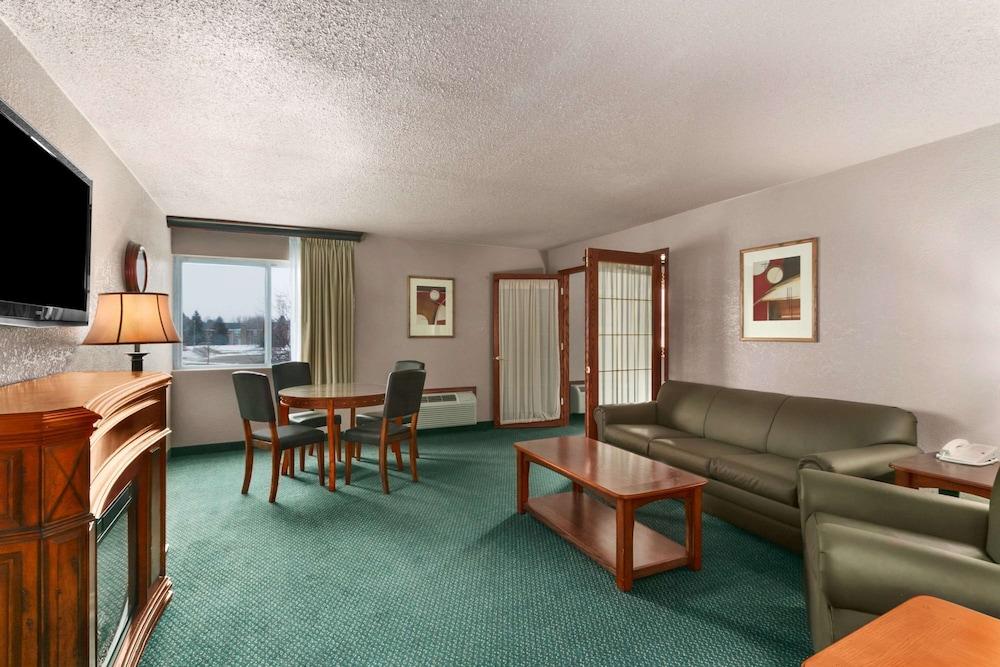 Ramada by Wyndham Bismarck