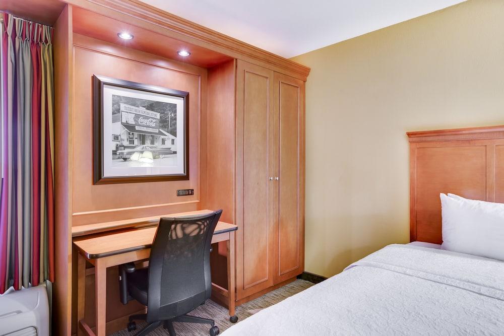 Pittsburgh Airport Inn and Suites