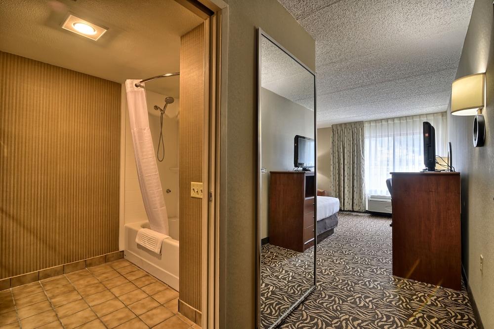 Clarion Inn & Suites Cortland - University Area