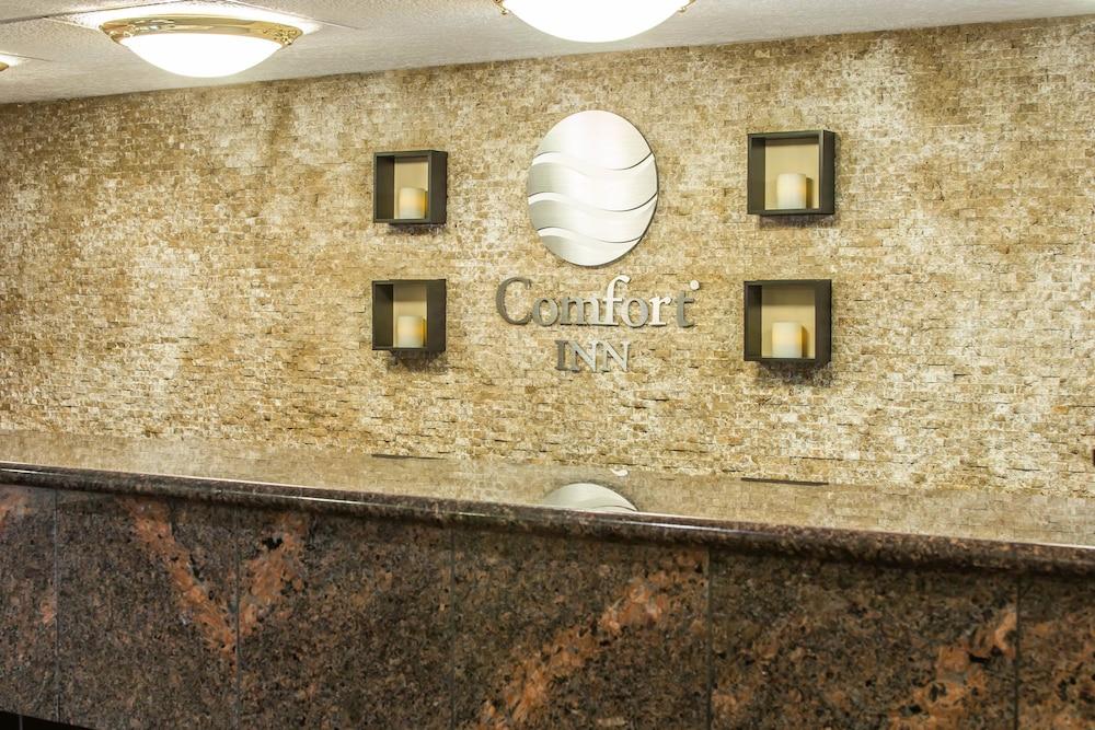 Comfort Inn Lansing West