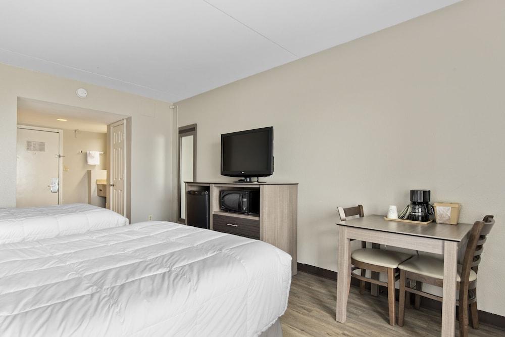 Ocean Crest Inn and Suites