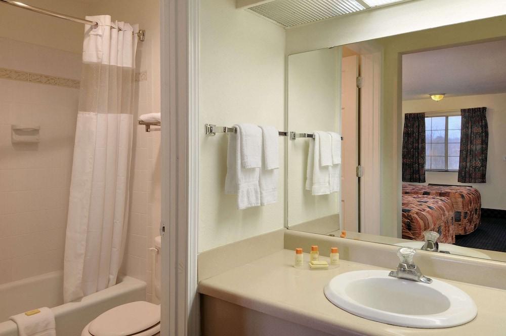 Days Inn by Wyndham KU Lawrence