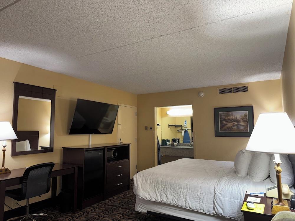 MCM Grande Hotel FunDome Odessa