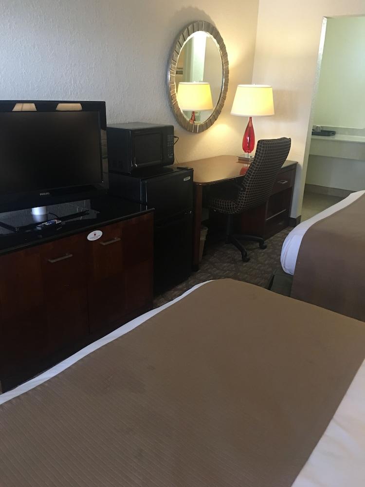 A Victory Hotel - Southfield