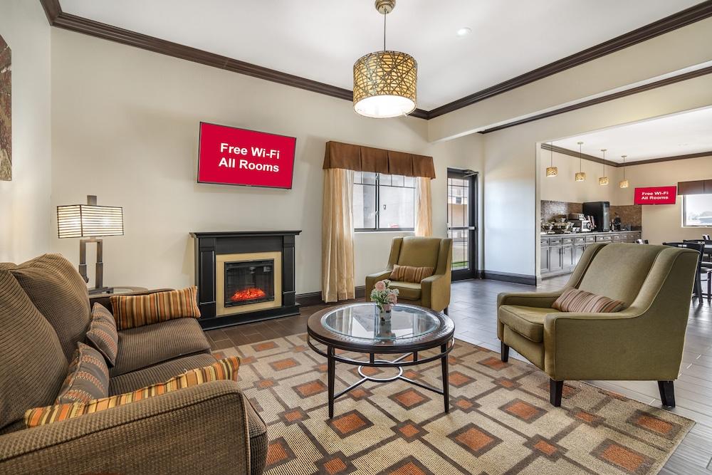 Red Roof Inn & Suites Sulphur Springs