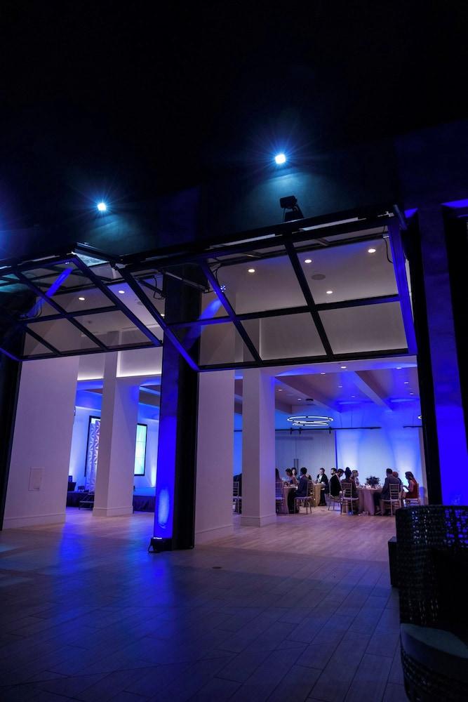 VEA Newport Beach, A Marriott Resort & Spa