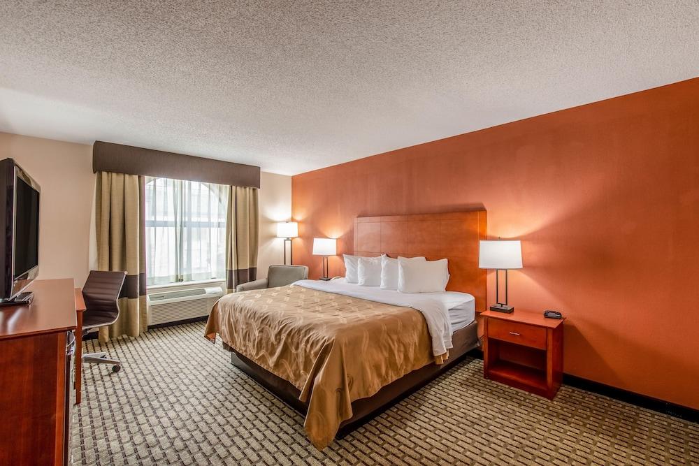 Country Inn & Suites by Radisson, Muskegon, MI
