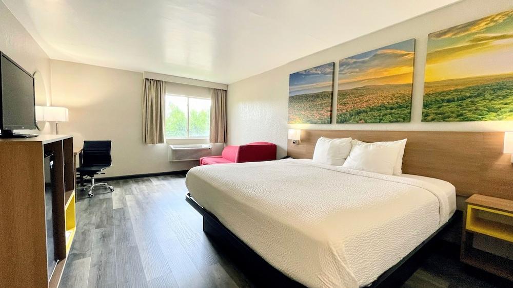 Days Inn by Wyndham Columbus IN