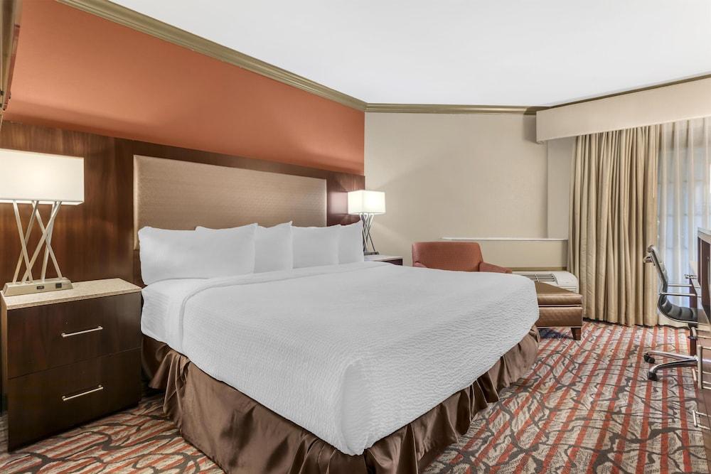 Best Western Plus Brookside Inn