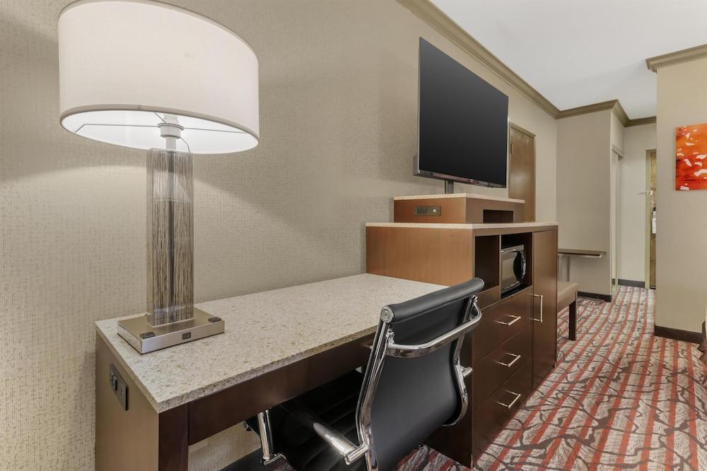 Best Western Plus Brookside Inn