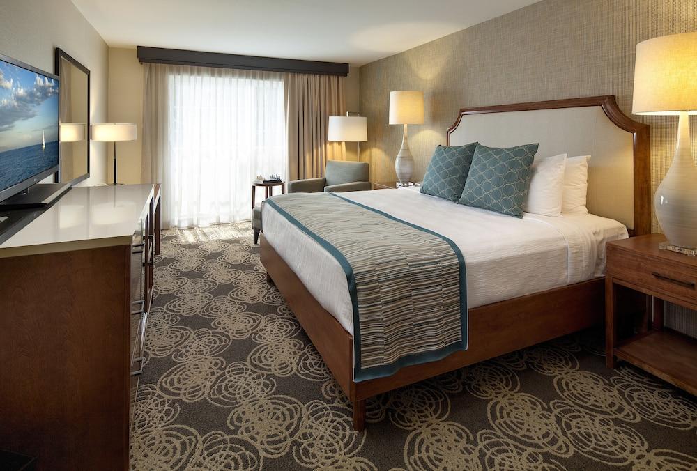 Redondo Beach Hotel, Tapestry Collection by Hilton