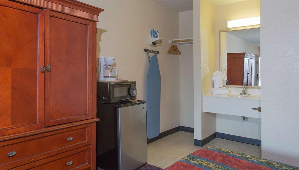 Studios and Suites 4 Less Battlefield Blvd