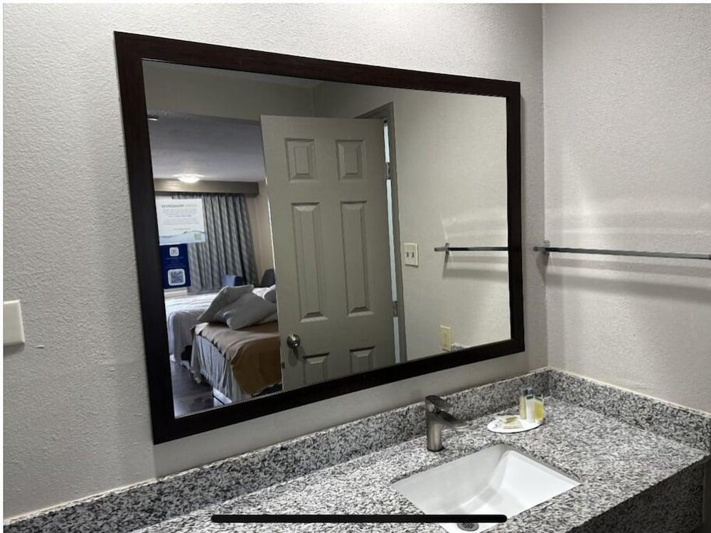 Days Inn by Wyndham Ruston LA