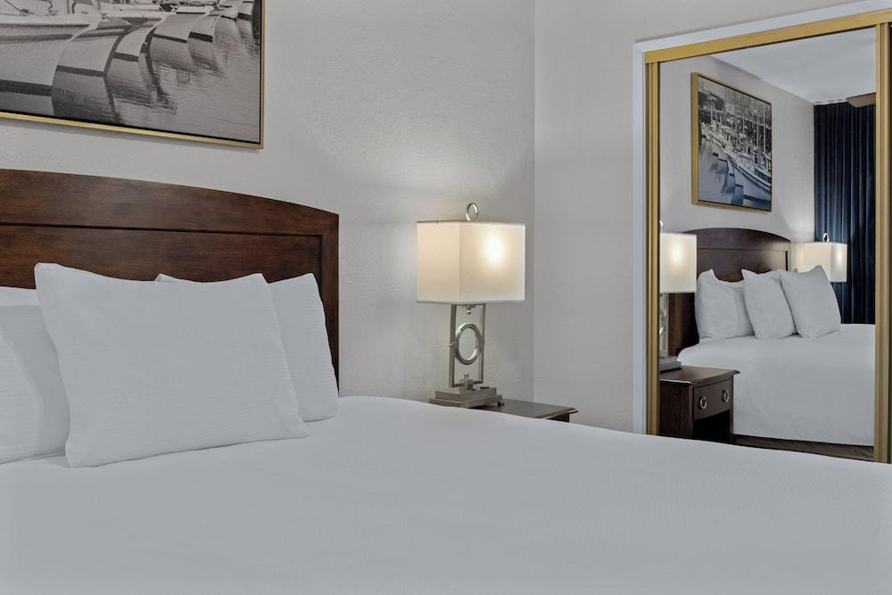 Suites At Fishermans Wharf