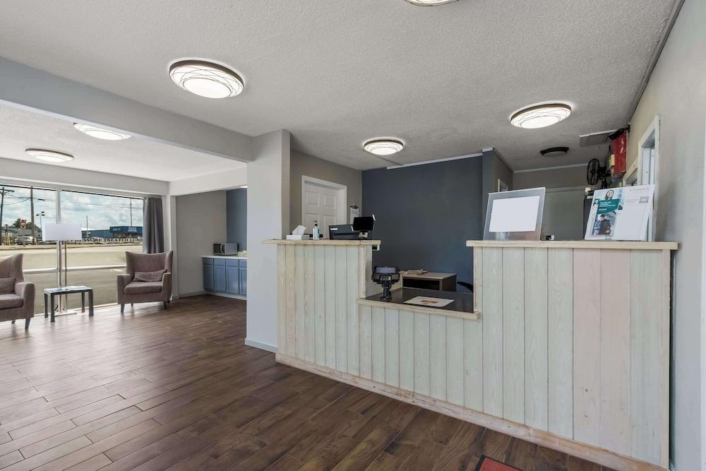 Econo Lodge Cherry Point