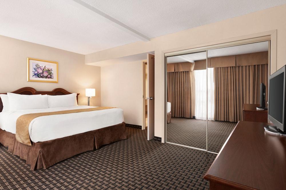 Ramada by Wyndham Belleville Harbourview Conference Centre