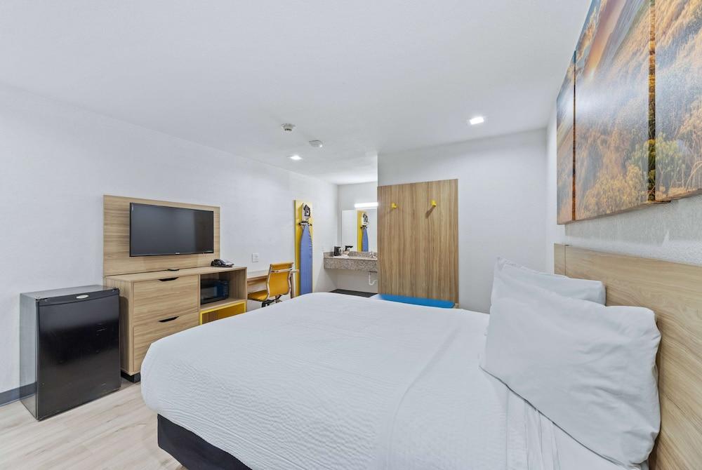 Days Inn by Wyndham McKinney