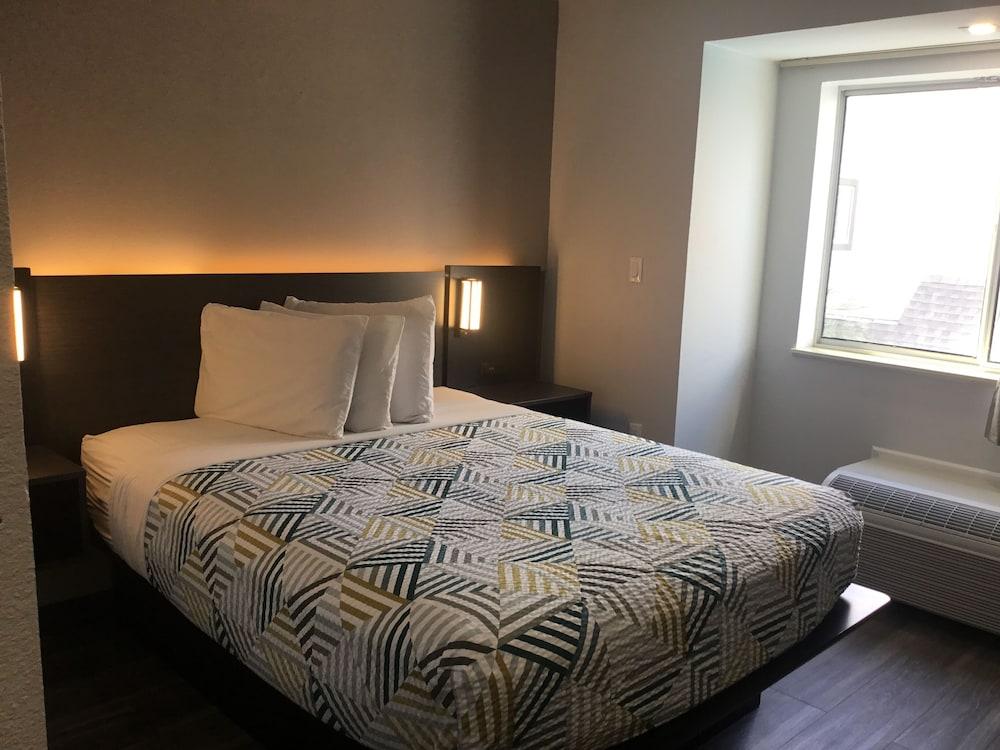 Motel 6 McAllen, TX - East