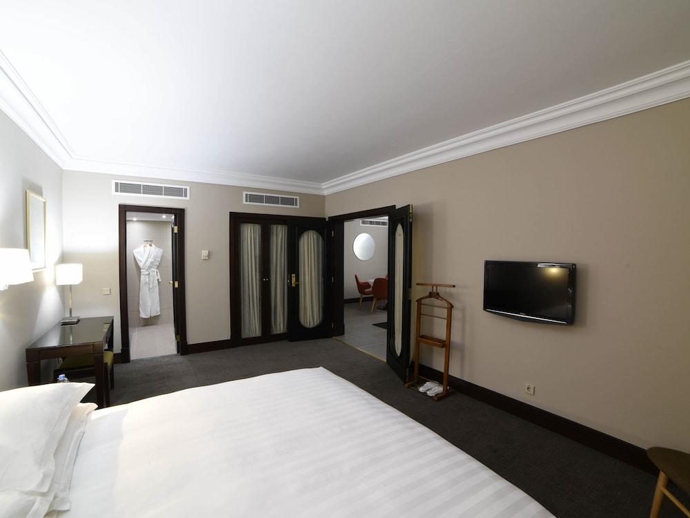 Portemilio Hotel And Resort