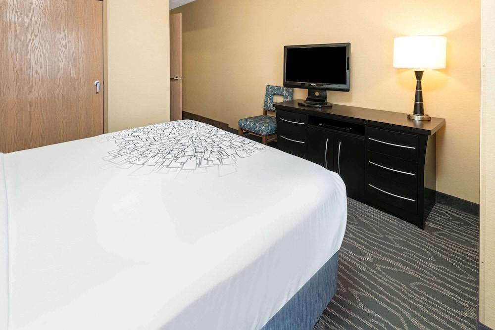 La Quinta Inn & Suites by Wyndham Logan