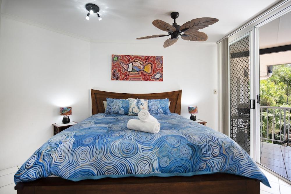 Golden Sands Beachfront Apartment Resort