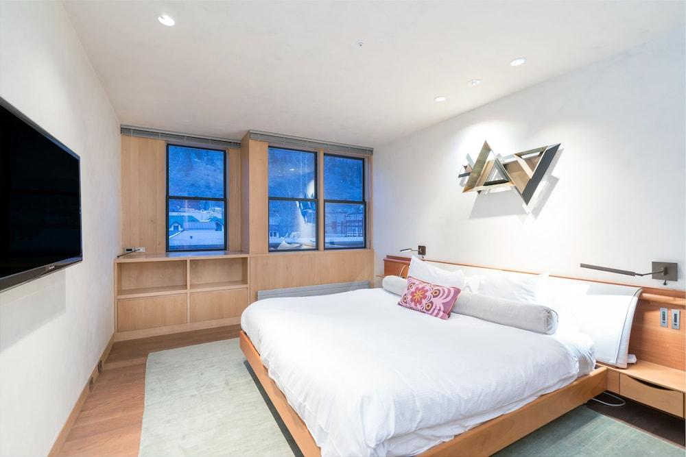 Camel's Garden Hotel