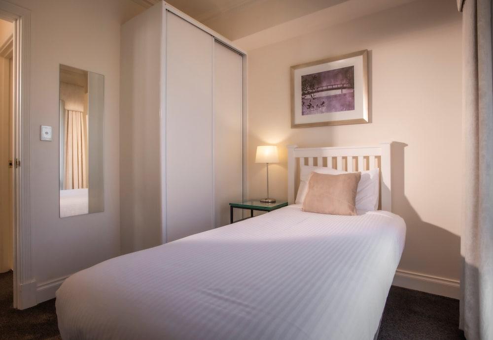 Majestic Old Lion Apartments